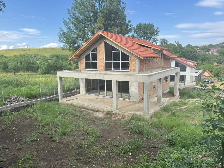 Casa idividuala , 144 mp utili zona  Salicea