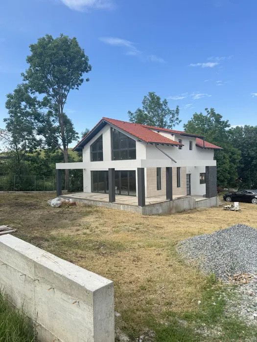 Casa idividuala , 144 mp utili zona  Salicea