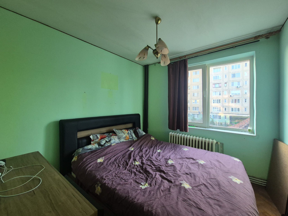 Apartament 3 camere - etaj intermediar - zona Piata Hermes