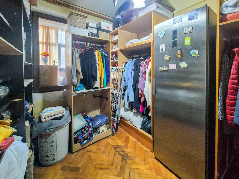 Apartament 3 camere - etaj intermediar - zona Piata Hermes