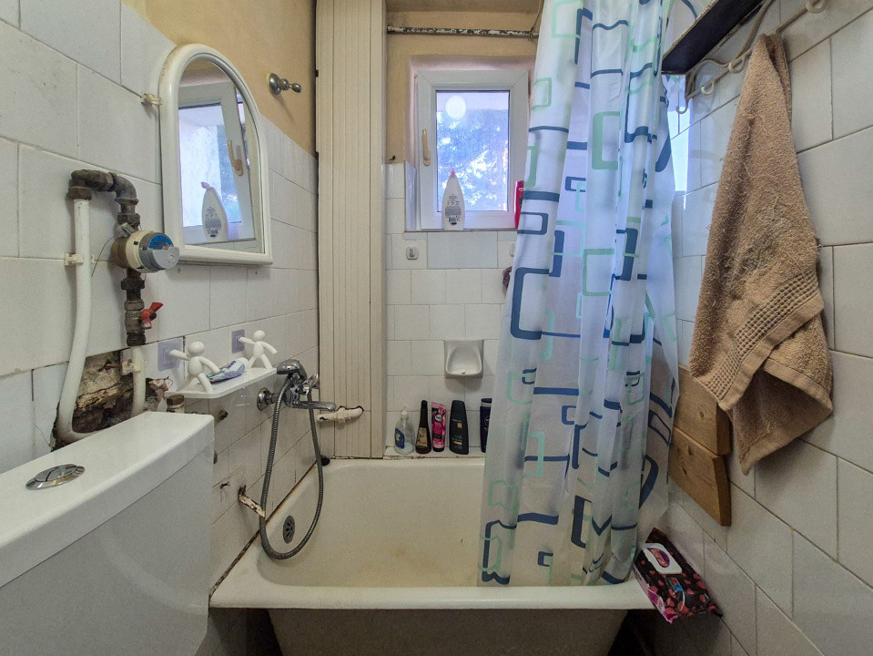 Apartament 3 camere - etaj intermediar - zona Piata Hermes