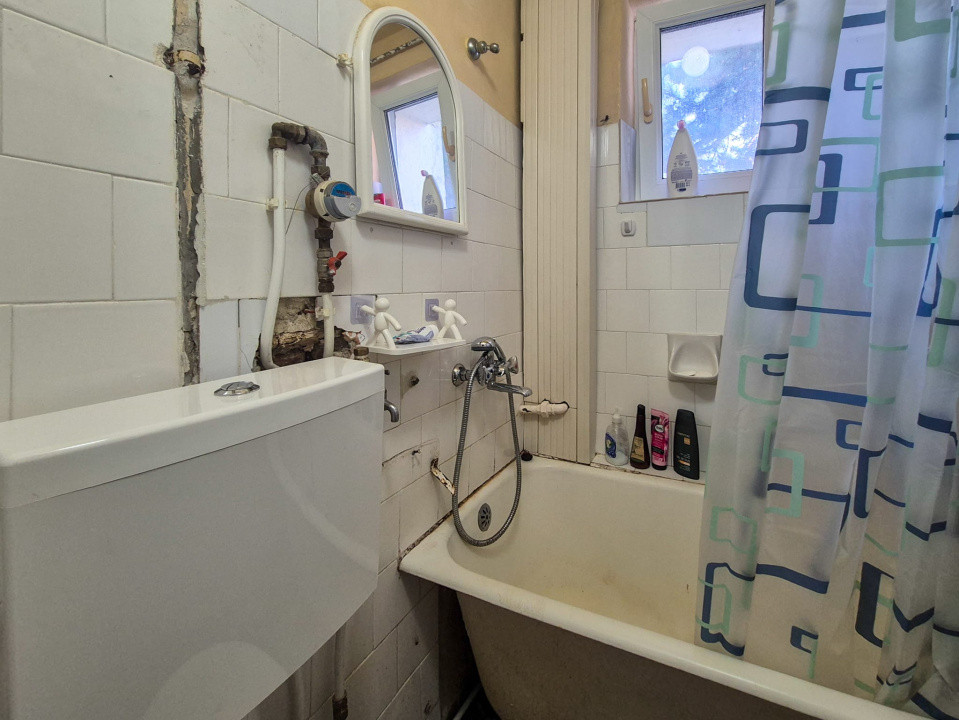 Apartament 3 camere - etaj intermediar - zona Piata Hermes