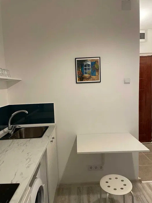 Garsoniera, 11mp, etaj intermediar, preluare de chirias, zona Primaverii