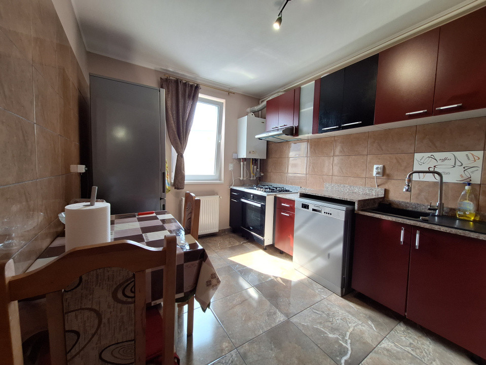 Apartament cu 3 camere, 72 mp, parcare, zona Cetatii