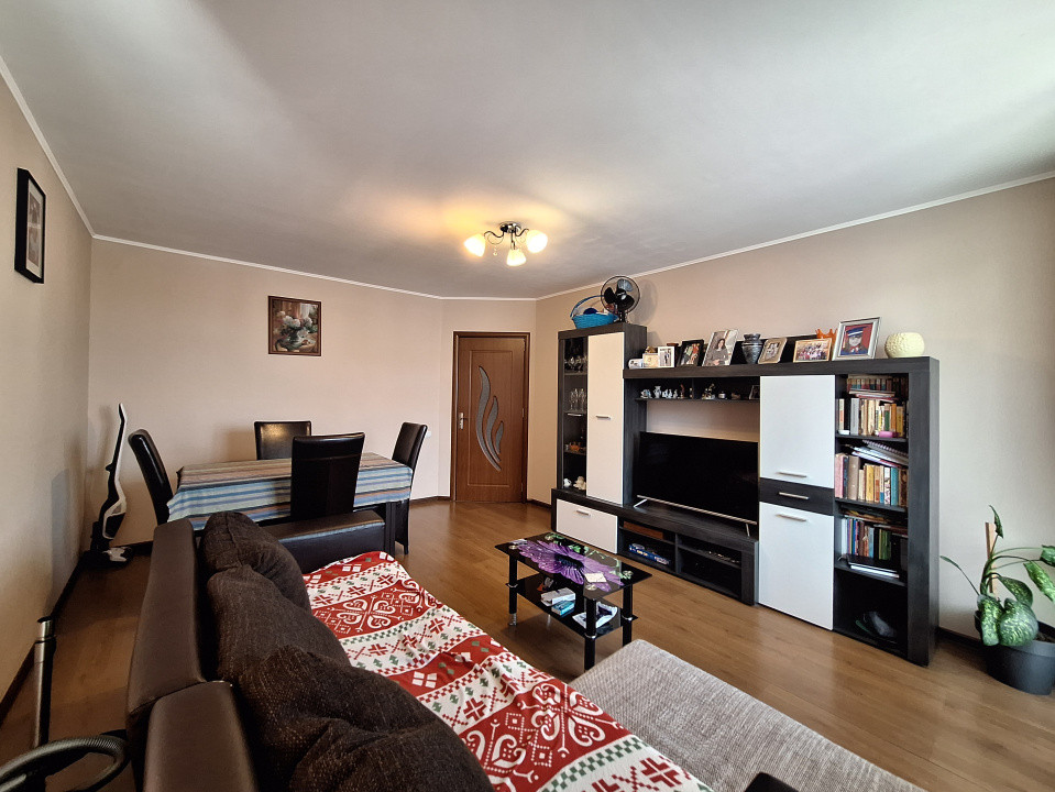 Apartament cu 3 camere, 72 mp, parcare, zona Cetatii