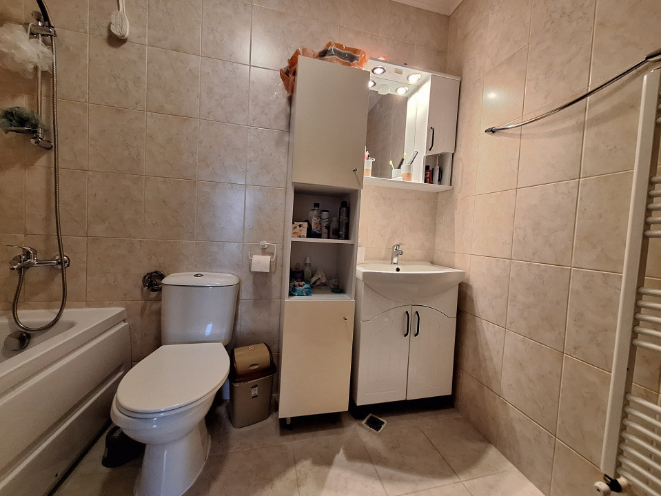 Apartament cu 3 camere, 72 mp, parcare, zona Cetatii