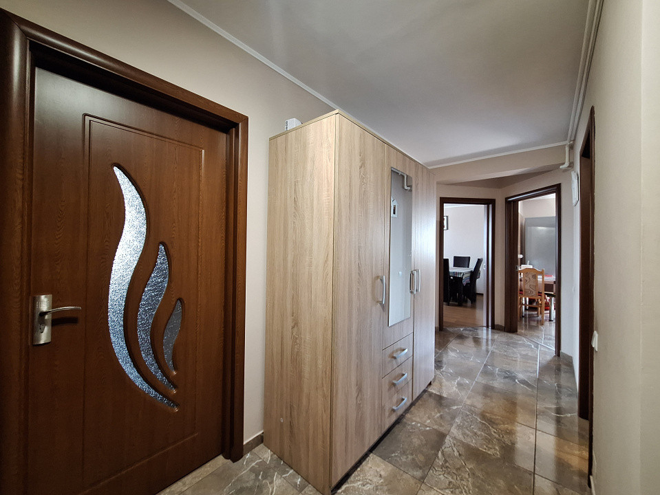 Apartament cu 3 camere, 72 mp, parcare, zona Cetatii