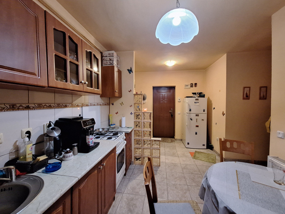 Apartament cu o camera, parcare, balcon, zona Florilor