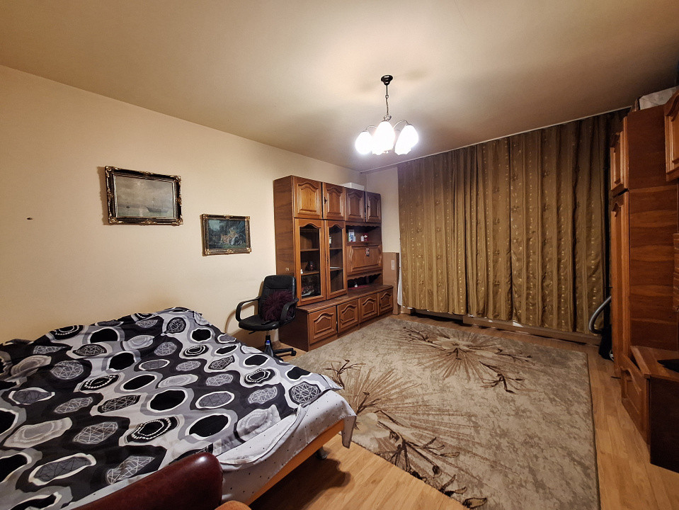 Apartament cu o camera, parcare, balcon, zona Florilor