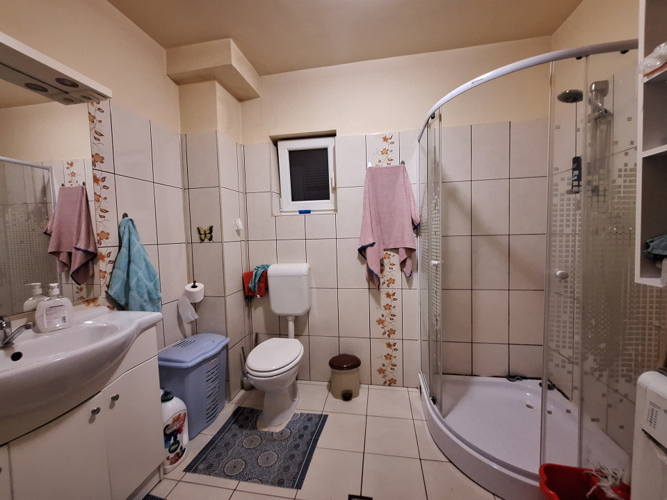 Apartament cu o camera, parcare, balcon, zona Florilor