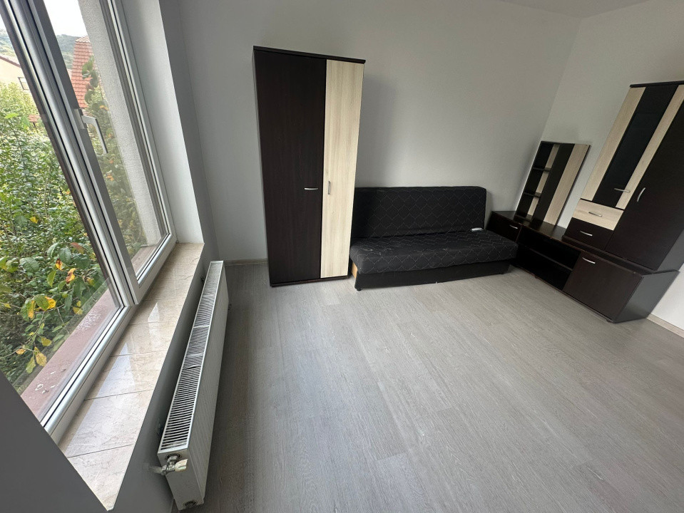 Apartament cu 3 camere, 58 mp, balcon, zona Florilor