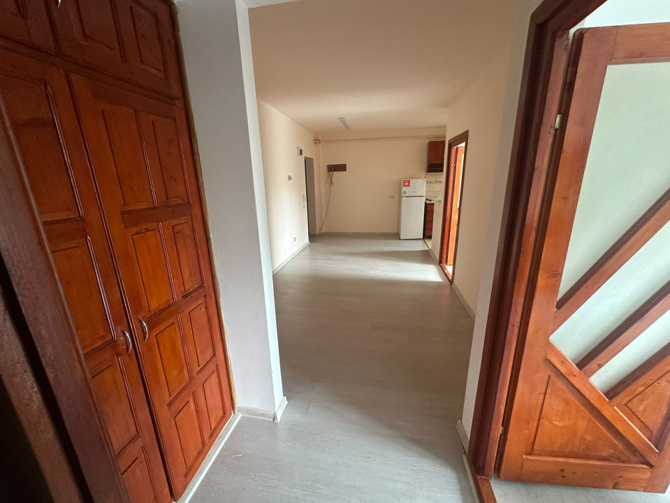 Apartament cu 3 camere, 58 mp, balcon, zona Florilor