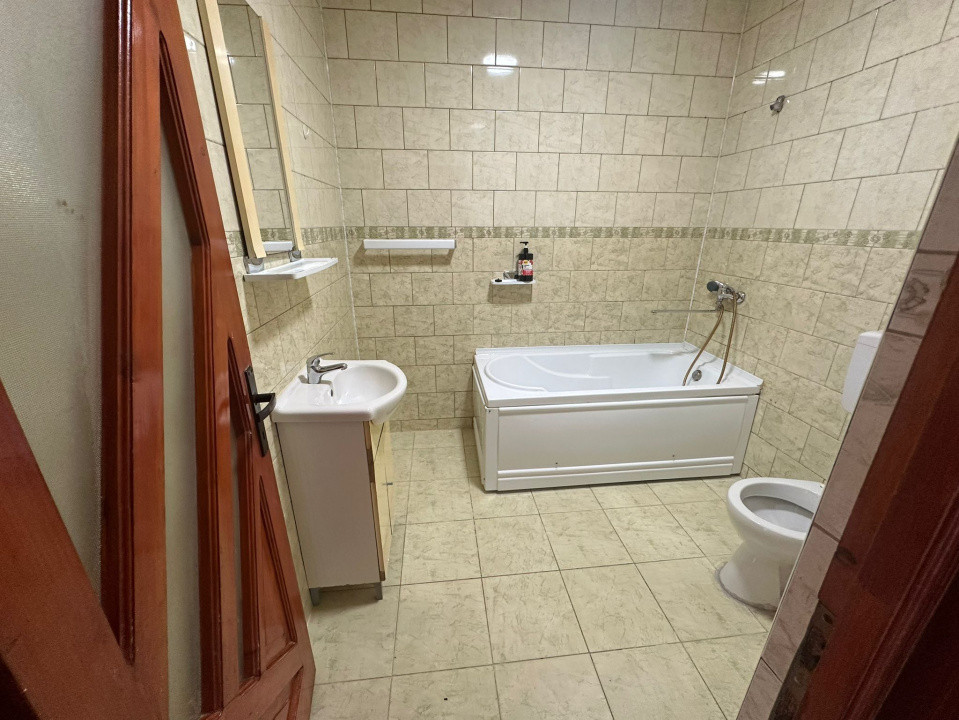 Apartament cu 3 camere, 58 mp, balcon, zona Florilor