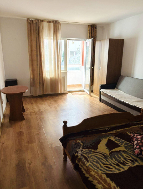 Apartament in zona Stejarlui  , 2 camere plus balcon , parter inalt.