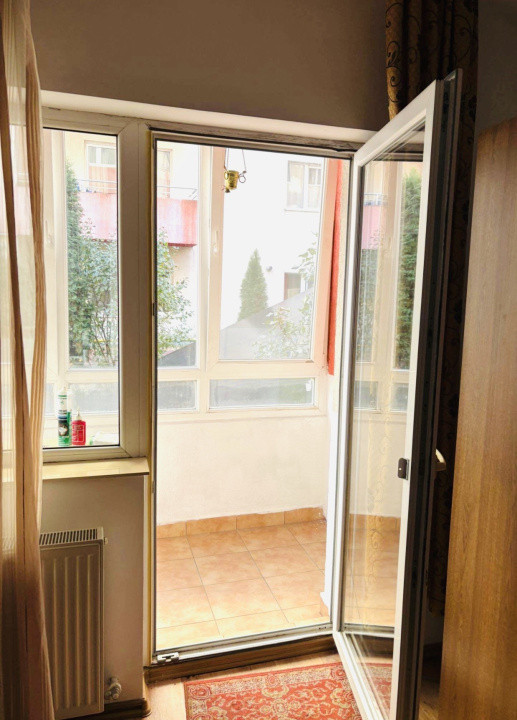 Apartament in zona Stejarlui  , 2 camere plus balcon , parter inalt.