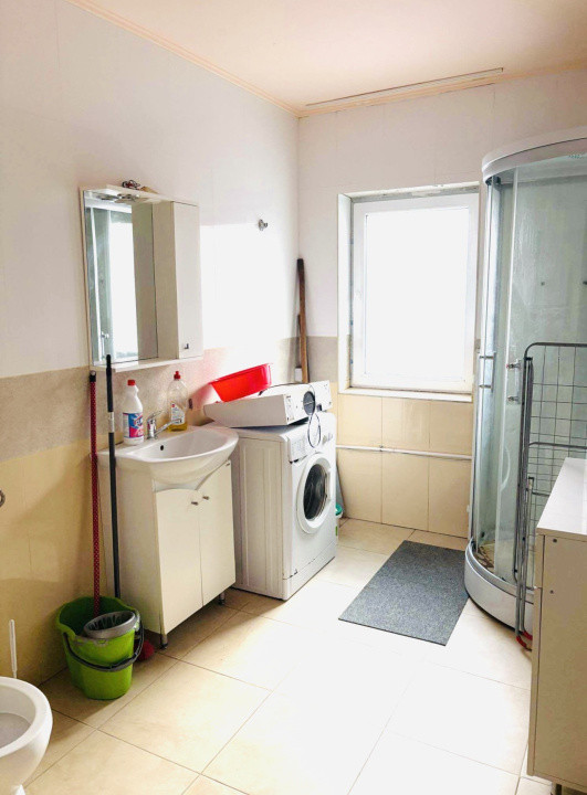 Apartament in zona Stejarlui  , 2 camere plus balcon , parter inalt.