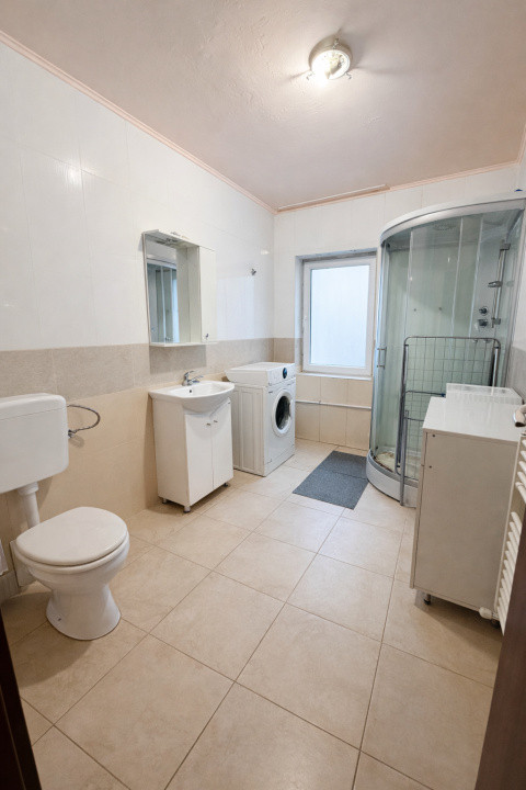 Apartament in zona Stejarului  , 44 mp utili plus balcon , parter inalt.