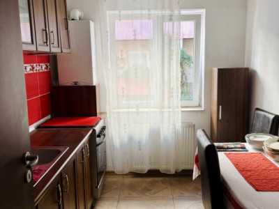 Apartament in zona Stejarlui  , 2 camere plus balcon , parter inalt.