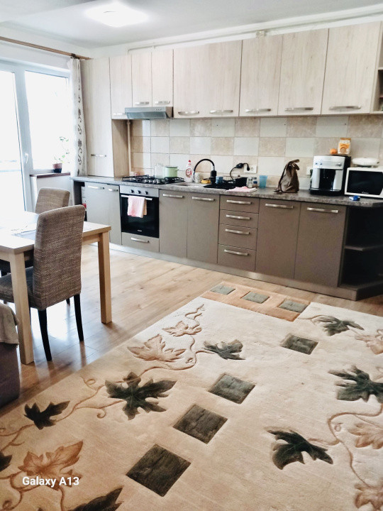 Apartament pe strada Ioan Rus , 3 camere , balcon 