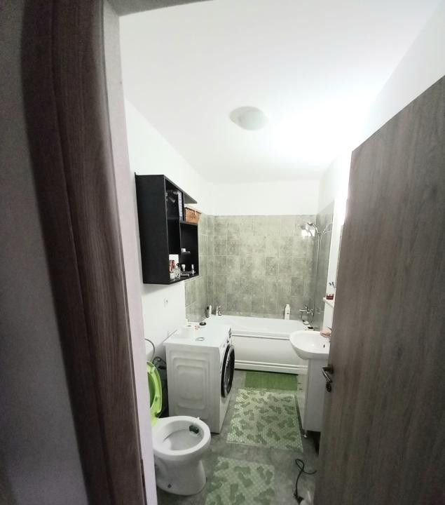 Apartament pe strada Ioan Rus , 3 camere , balcon 