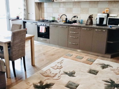 Apartament pe strada Ioan Rus , 3 camere , balcon 