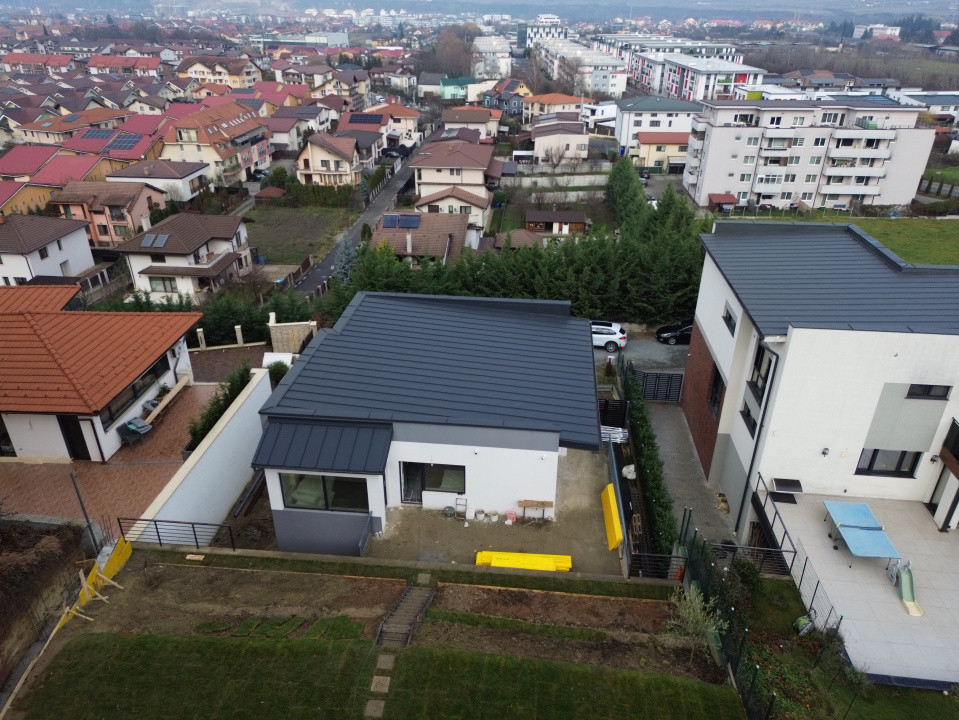 Casa individuala, 230mp utili, 5 dormitoare, 750mp teren, zona Vivo