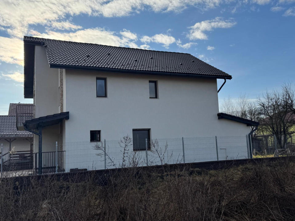 Casa Individuala, 5 camere, 120 mp, teren liber 450 mp, Chinteni