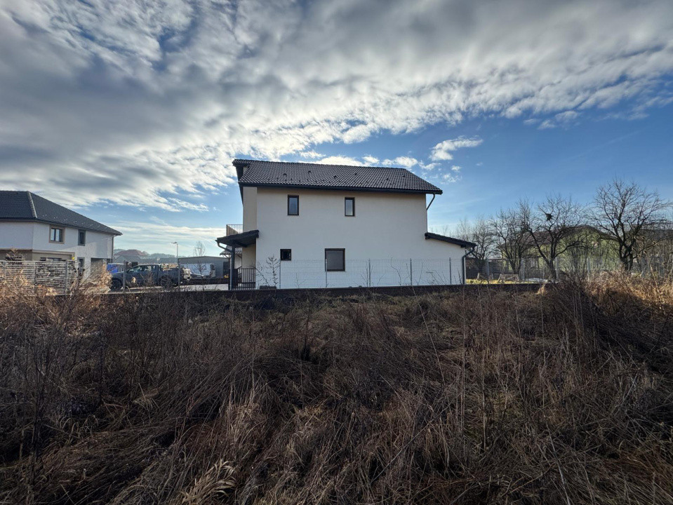 Casa Individuala, 5 camere, 120 mp, teren liber 450 mp, Chinteni