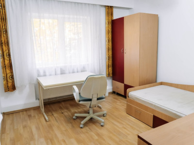 Apartament cu 3 camere, zona strazii Pasteur/UMF