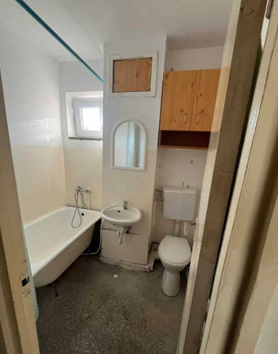 Apartament cu 2 camere, 42 mp, etaj intemediar, zona Casa Piratilor