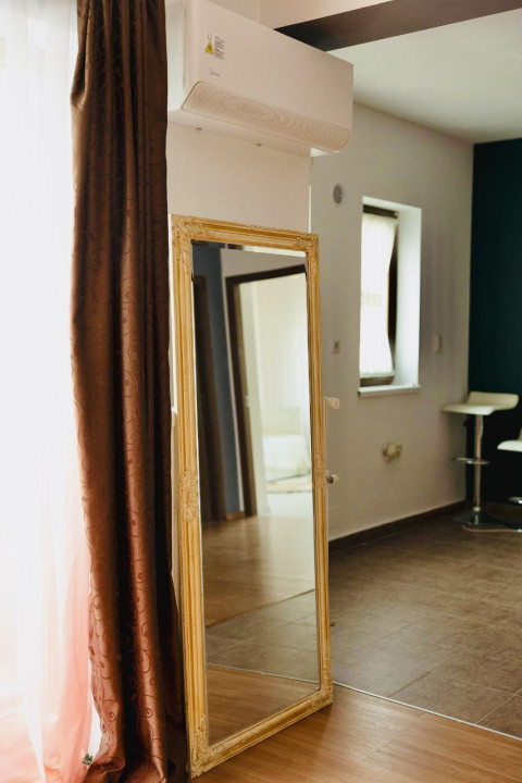 Apartament spațios cu 3 camere in zona Parcul Poligon , etaj 1 