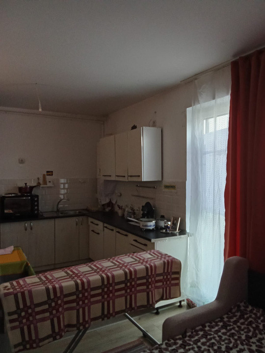 Apartament cu 2 camere, 38 mp, balcon, zona Razoare