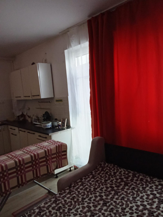 Apartament cu 2 camere, 38 mp, balcon, zona Razoare