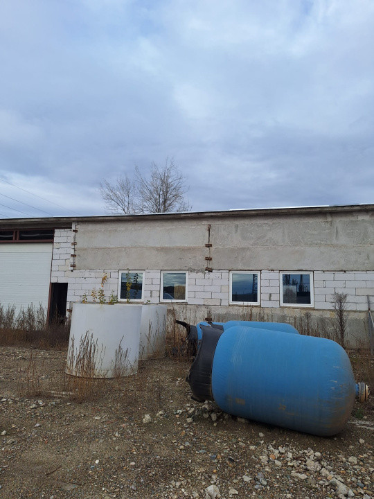 Hale de vanzare cu o suprafata totala de 5440 mp