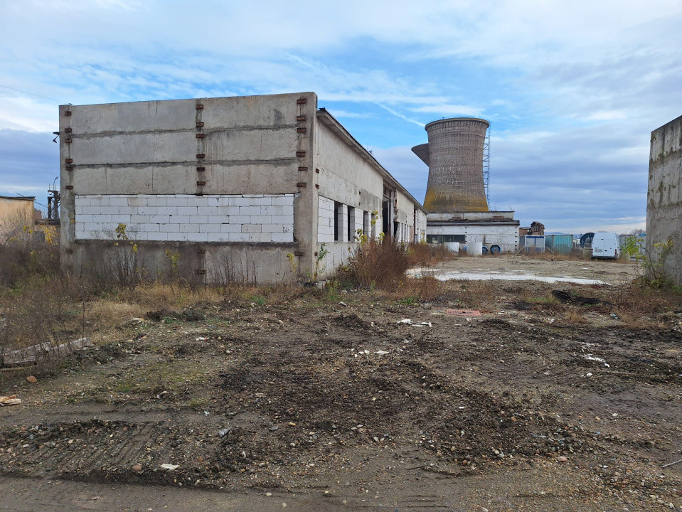 Hale de vanzare cu o suprafata totala de 5440 mp