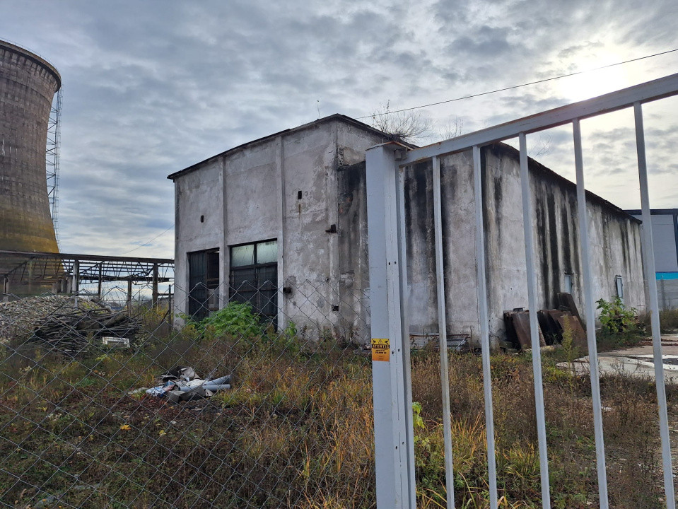 Hale de vanzare cu o suprafata totala de 5440 mp