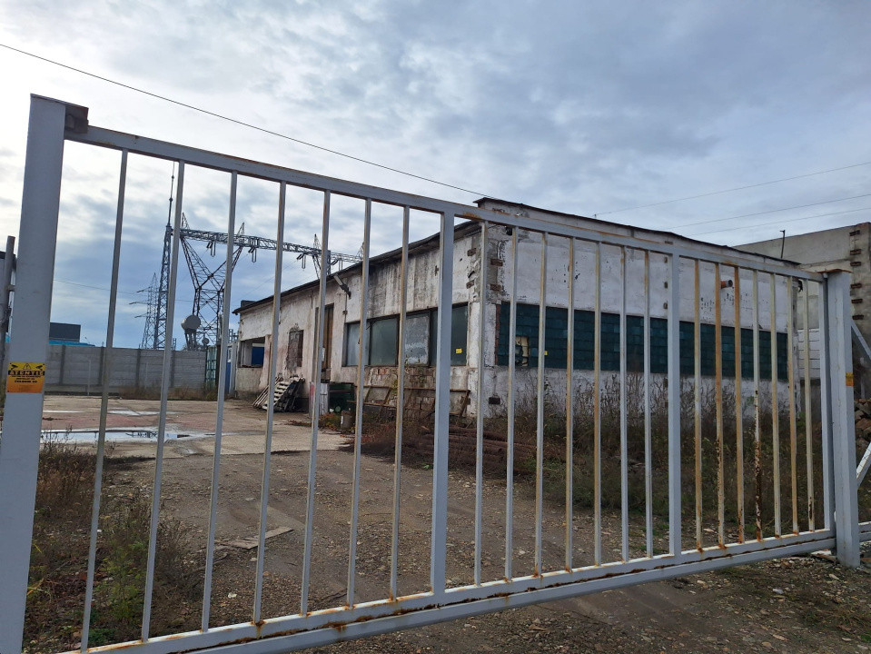Hale de vanzare cu o suprafata totala de 5440 mp