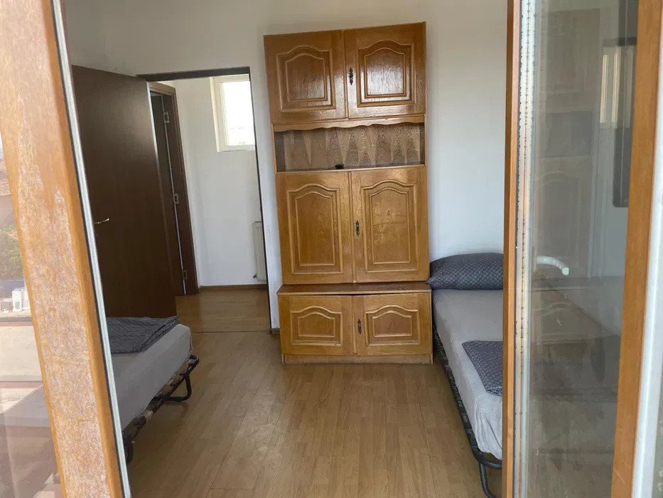 Apartament cu 3 camere, 70 mp, decomandat, etaj intermediar, parcare, zona Ira