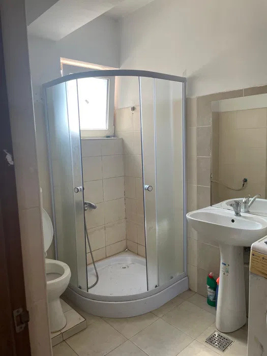 Apartament cu 3 camere, 70 mp, decomandat, etaj intermediar, parcare, zona Ira