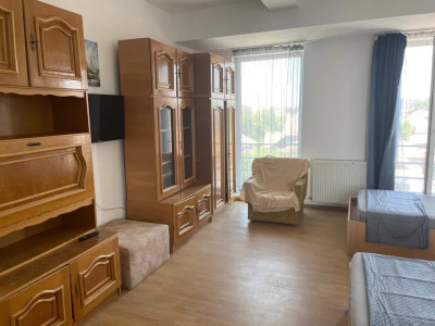 Apartament cu 3 camere, 70 mp, decomandat, etaj intermediar, parcare, zona Ira