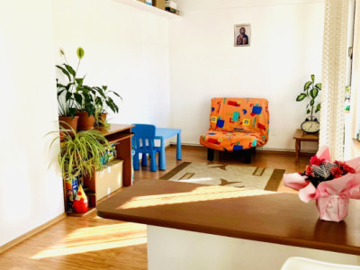 Apartament cu 3 camere in zona Cetatea Fetei , etaj intermediar 