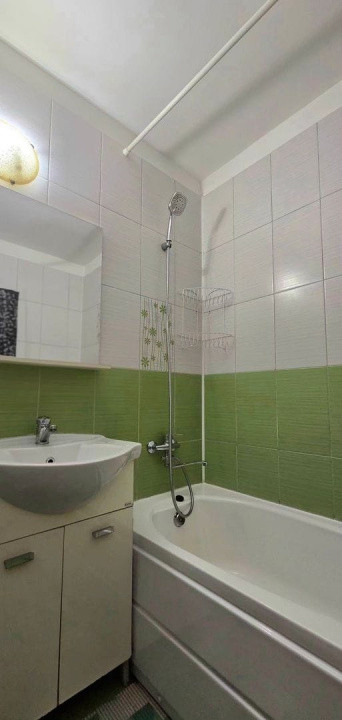 Apartament cu 3 camere, 43 mp, 2 balcoane, zona Eroilor