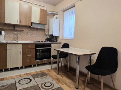 Apartament cu 3 camere, 43 mp, 2 balcoane, zona Eroilor