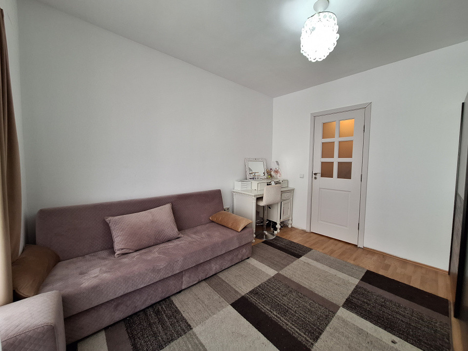 Apartament cu 2 camere, decomandat, 54,5 mp, 2 balcoane, zona Eroilor