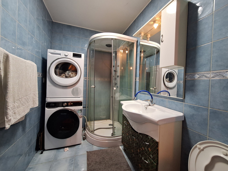 Apartament cu 2 camere, decomandat, 54,5 mp, 2 balcoane, zona Eroilor