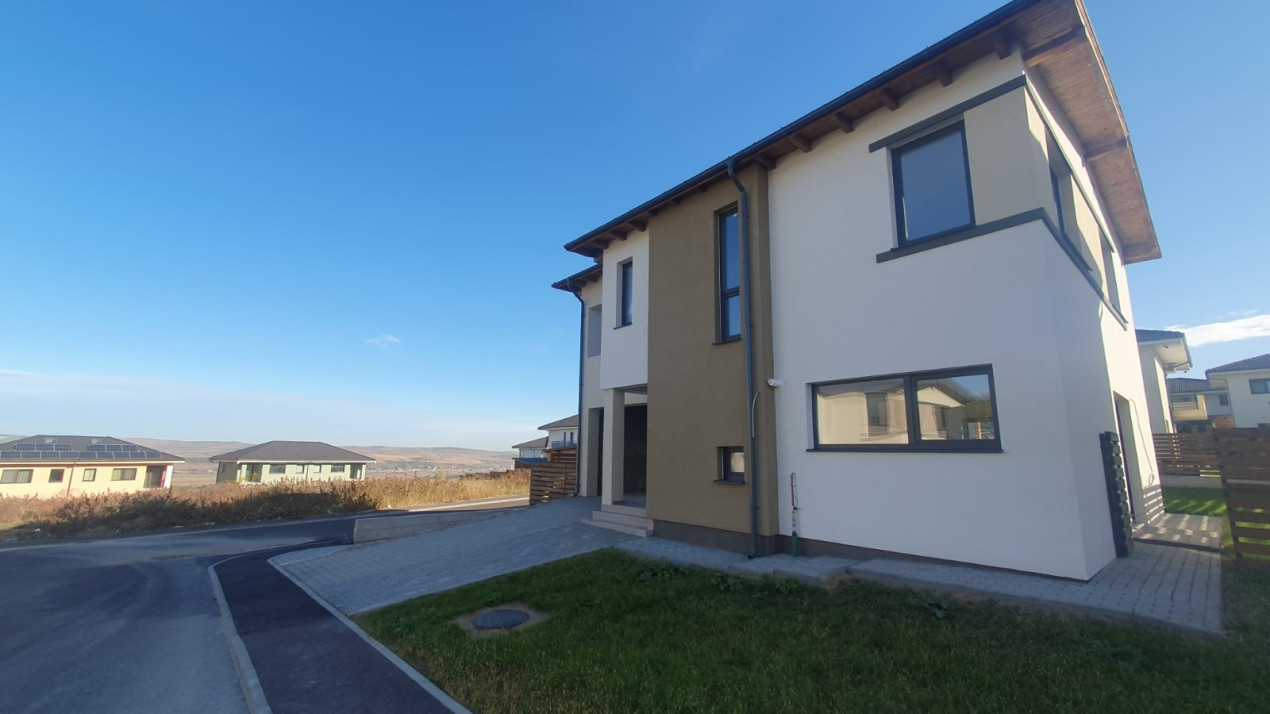 Casa individuala cu 4 camere de inchiriat , Dezmir