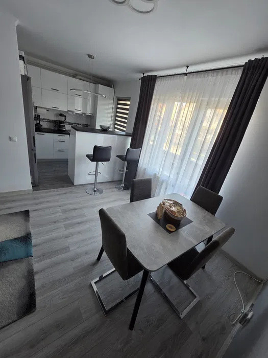 Apartament cu 3 camere, 78 mp, 2 parcari, zona Stadionului
