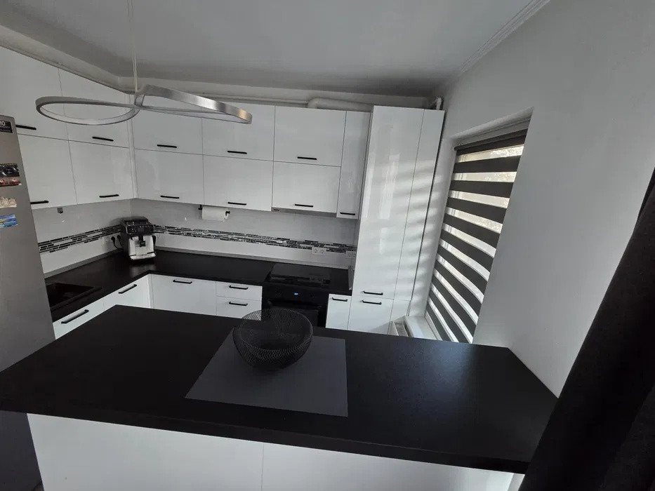 Apartament cu 3 camere, 78 mp, 2 parcari, zona Stadionului