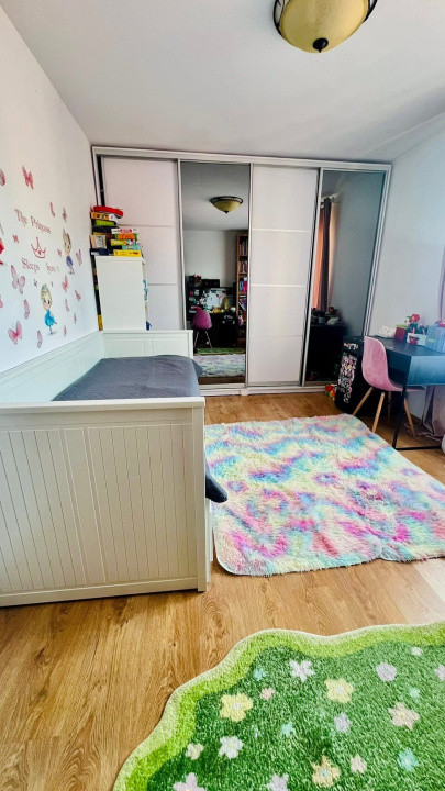 Apartament 3 camere , etaj intermediar , zona Eroilor 