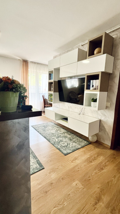 Apartament 3 camere , etaj intermediar , zona Eroilor 